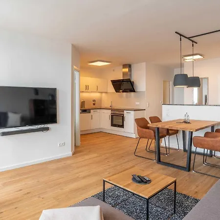 Dock 13 Apartment *