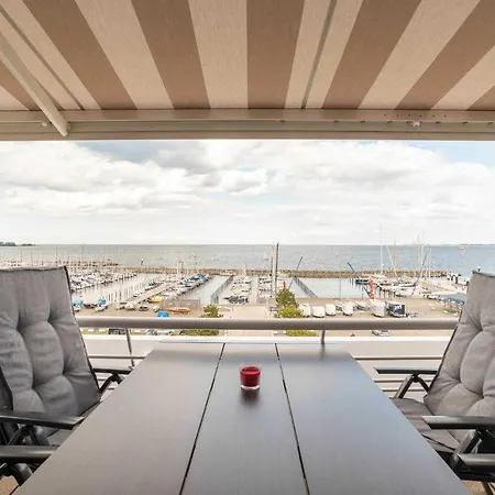 Dock 13 *