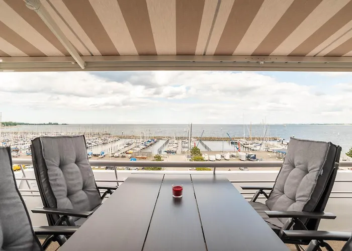 Dock 13 *